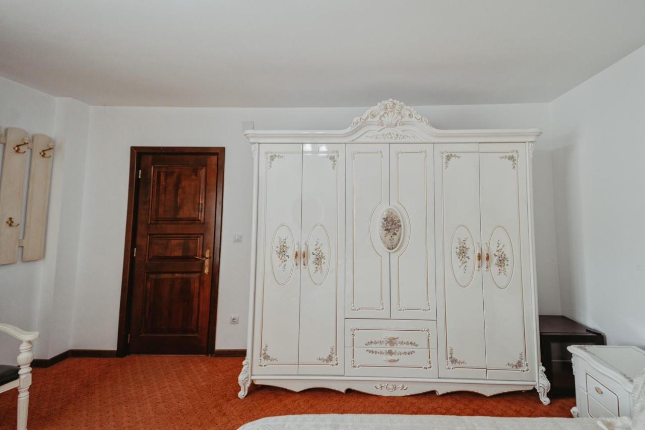 Complex Turistic Constantin Bucovina Hotell Câmpulung Moldovenesc Exteriör bild