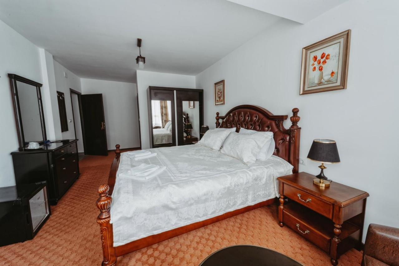 Complex Turistic Constantin Bucovina Hotell Câmpulung Moldovenesc Exteriör bild