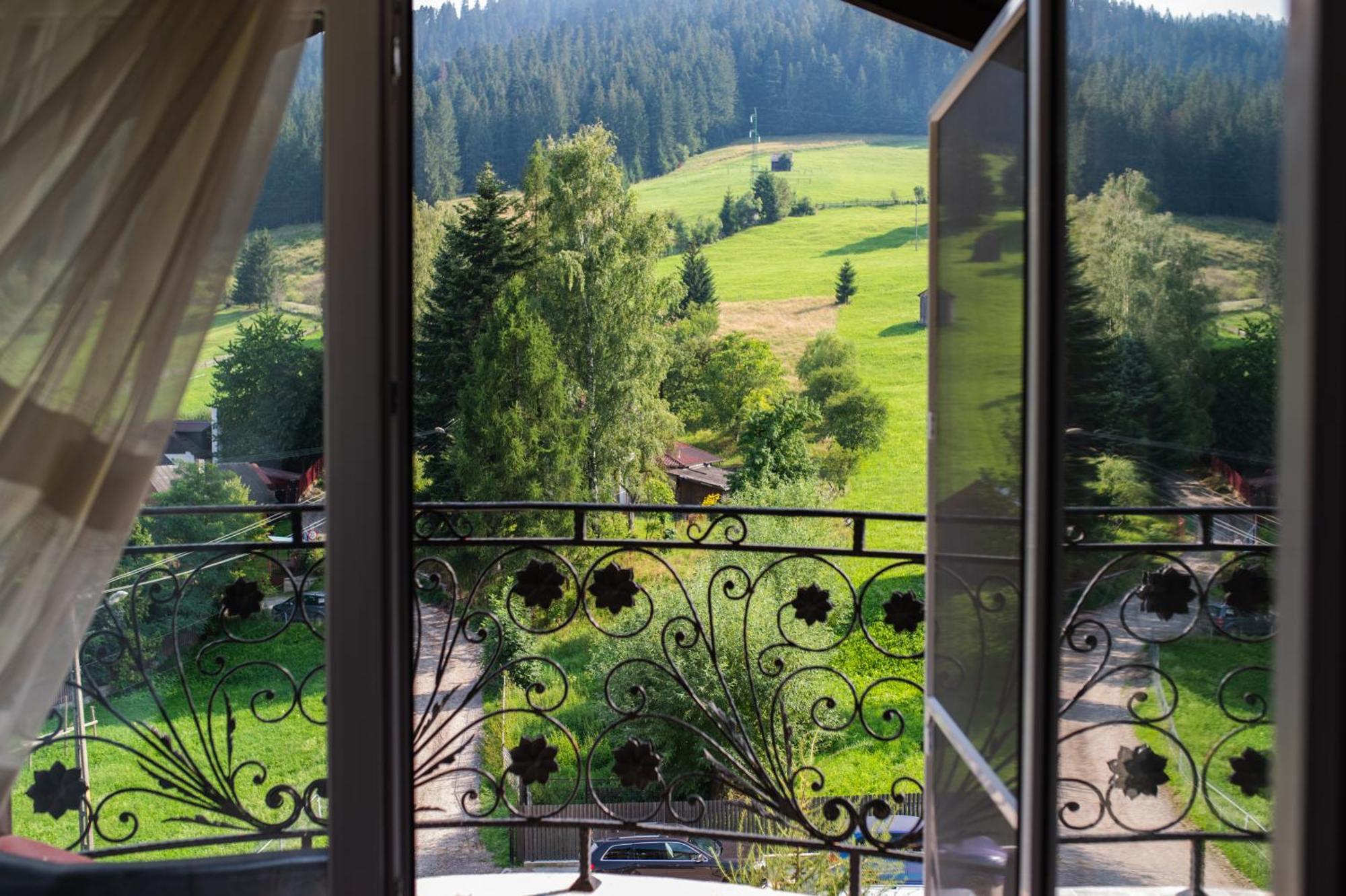 Complex Turistic Constantin Bucovina Hotell Câmpulung Moldovenesc Exteriör bild