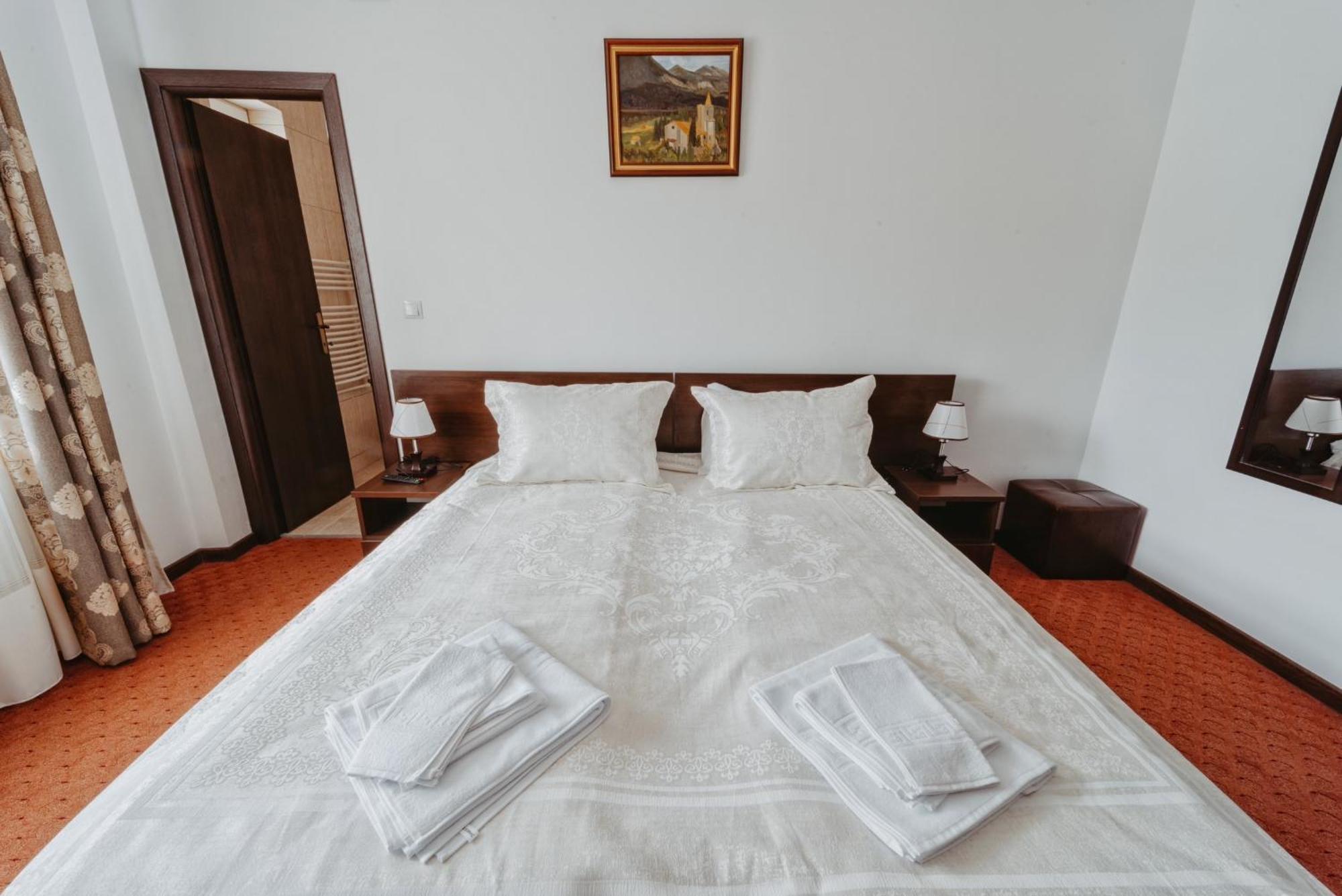 Complex Turistic Constantin Bucovina Hotell Câmpulung Moldovenesc Exteriör bild