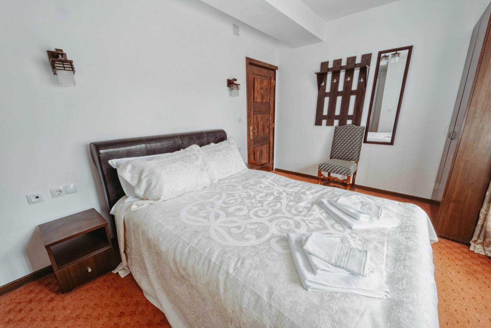 Complex Turistic Constantin Bucovina Hotell Câmpulung Moldovenesc Exteriör bild