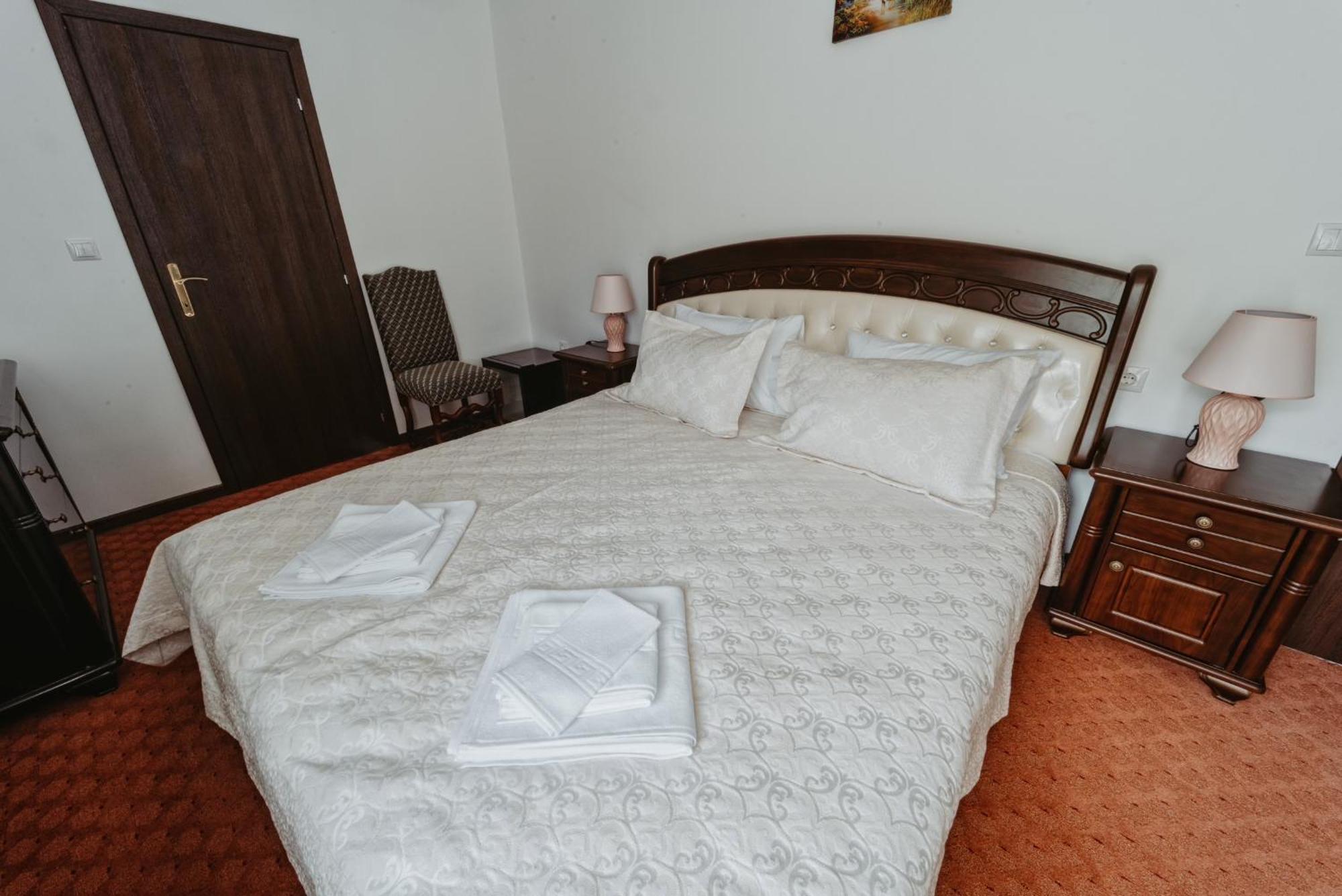 Complex Turistic Constantin Bucovina Hotell Câmpulung Moldovenesc Exteriör bild