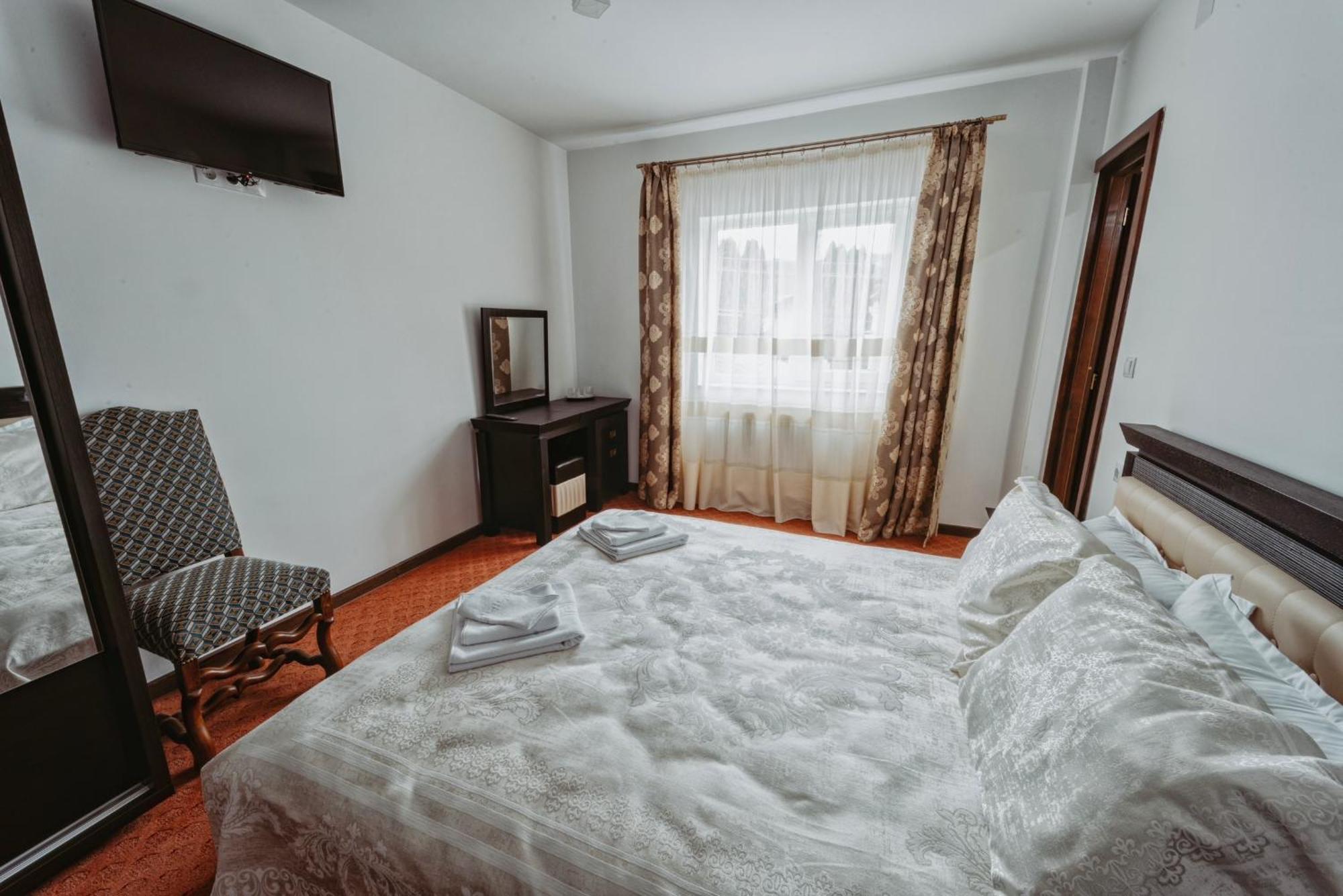 Complex Turistic Constantin Bucovina Hotell Câmpulung Moldovenesc Exteriör bild