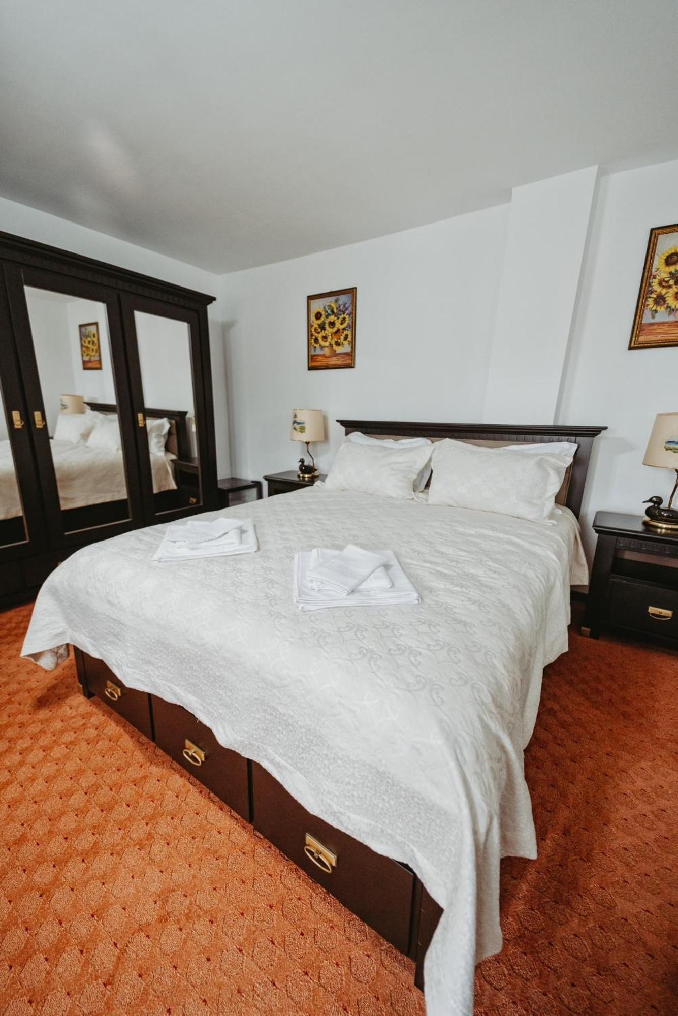 Complex Turistic Constantin Bucovina Hotell Câmpulung Moldovenesc Exteriör bild