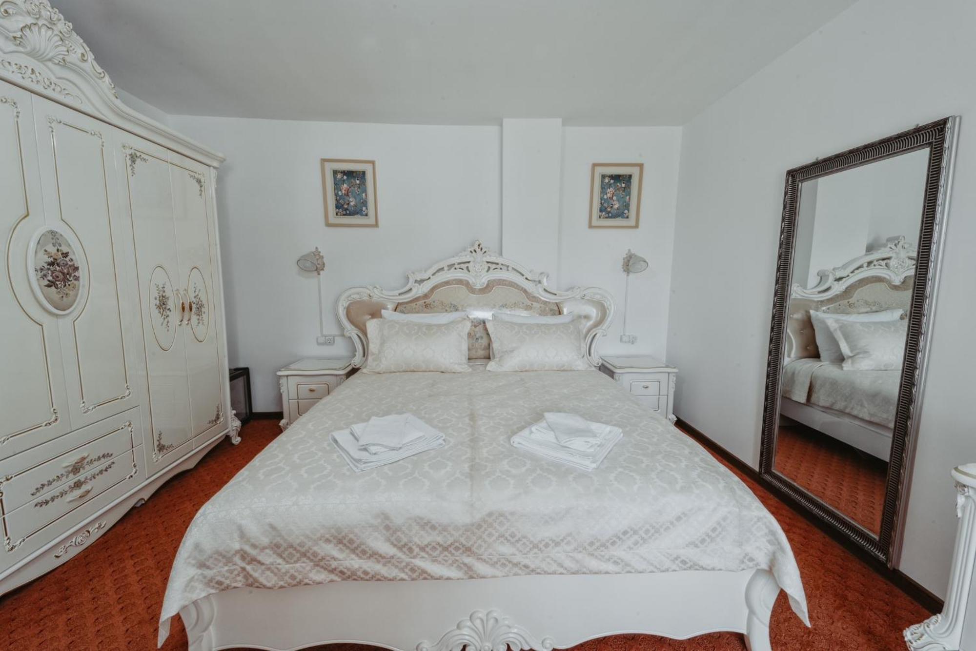 Complex Turistic Constantin Bucovina Hotell Câmpulung Moldovenesc Exteriör bild