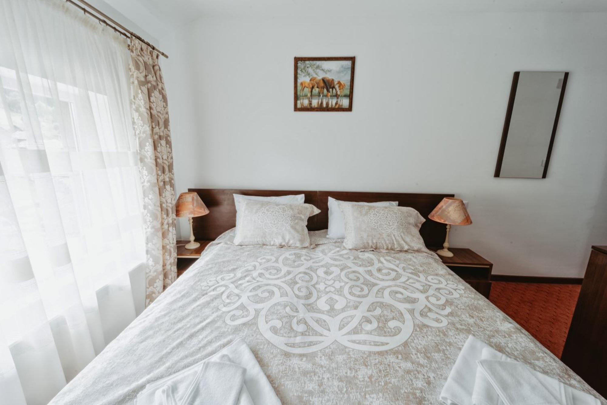 Complex Turistic Constantin Bucovina Hotell Câmpulung Moldovenesc Exteriör bild